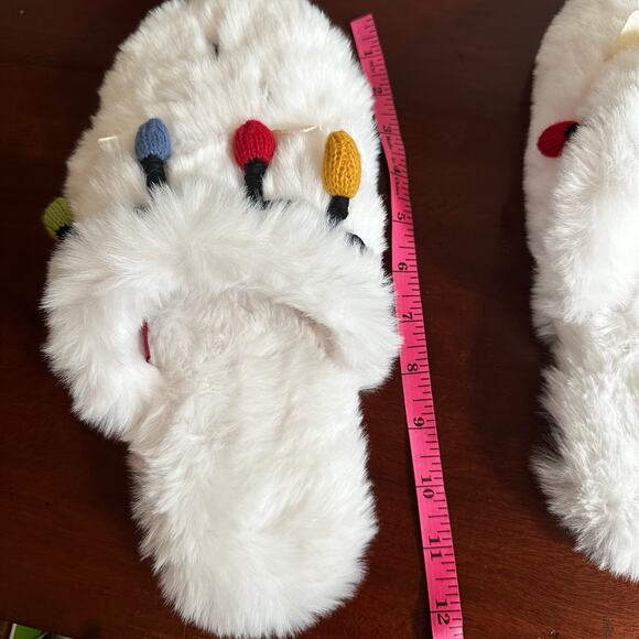 Pottery Barn Slippers National Lampoon Vacation Cat NWOT Size Medium Xmas Lights - Picture 9 of 10